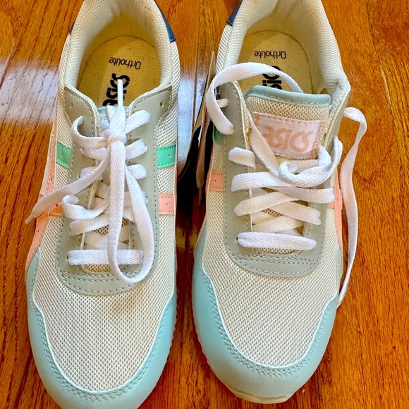 Sneakers - Picture 2 of 8